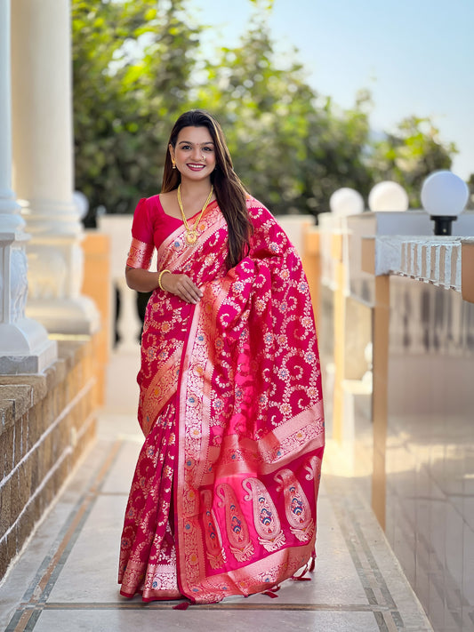 Pink Graceful Glow Banarasi Silk Saree With Blouse Piece