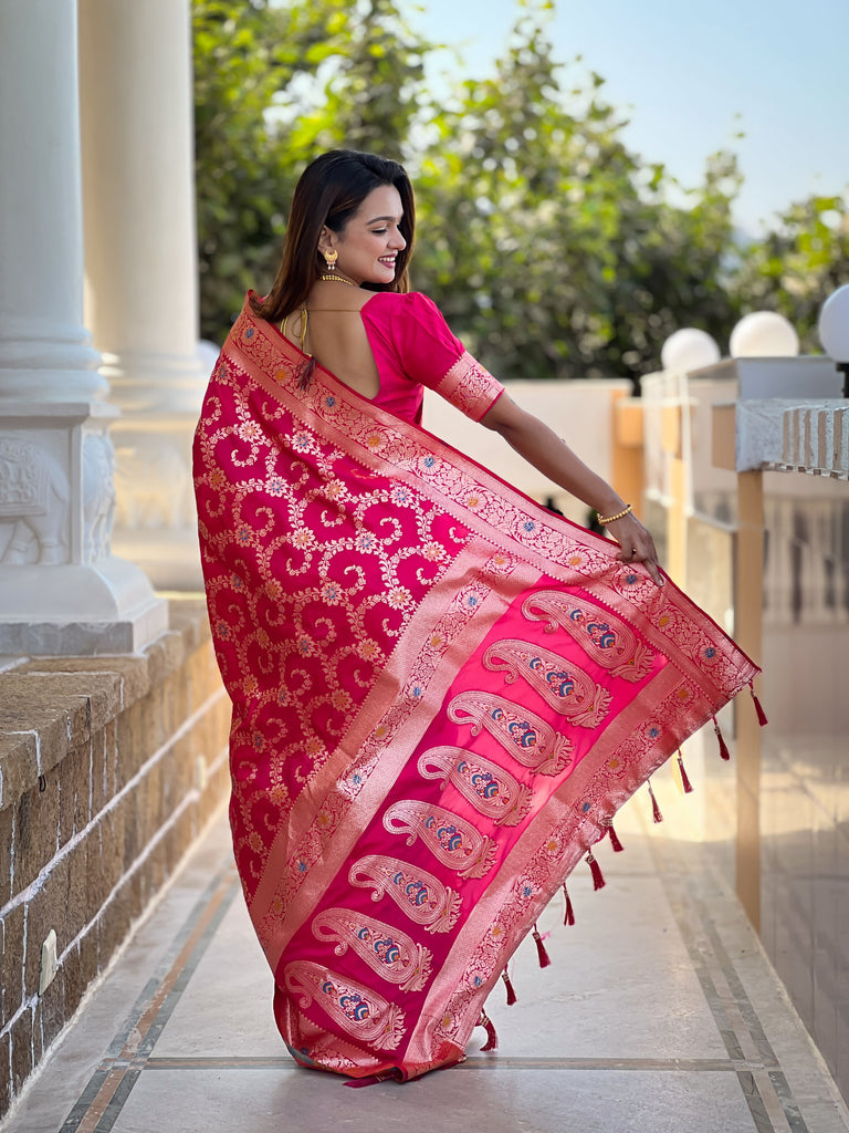 Pink Graceful Glow Banarasi Silk Saree With Blouse Piece