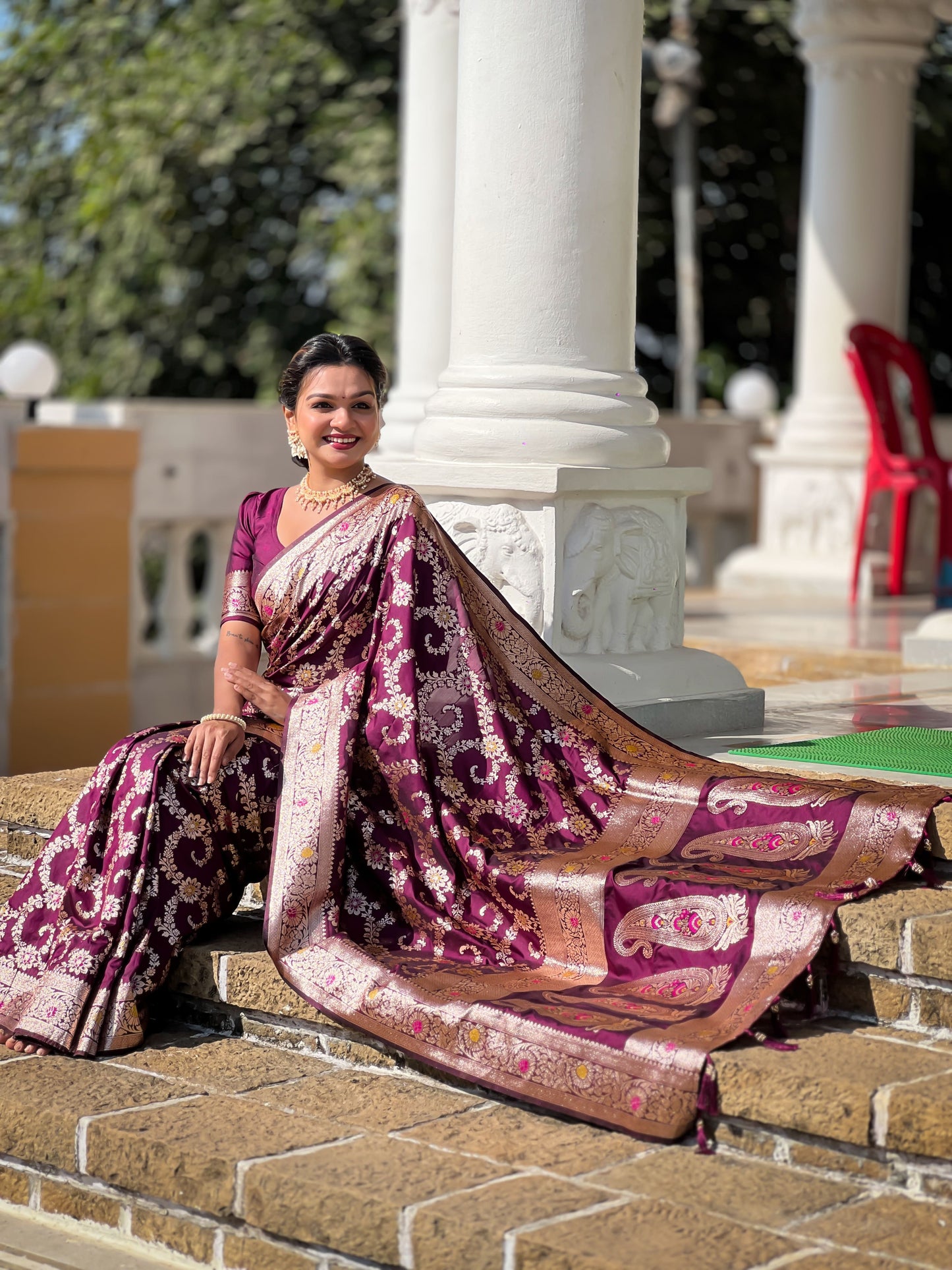 Wine Graceful Glow Banarasi Silk Saree With Blouse Piece
