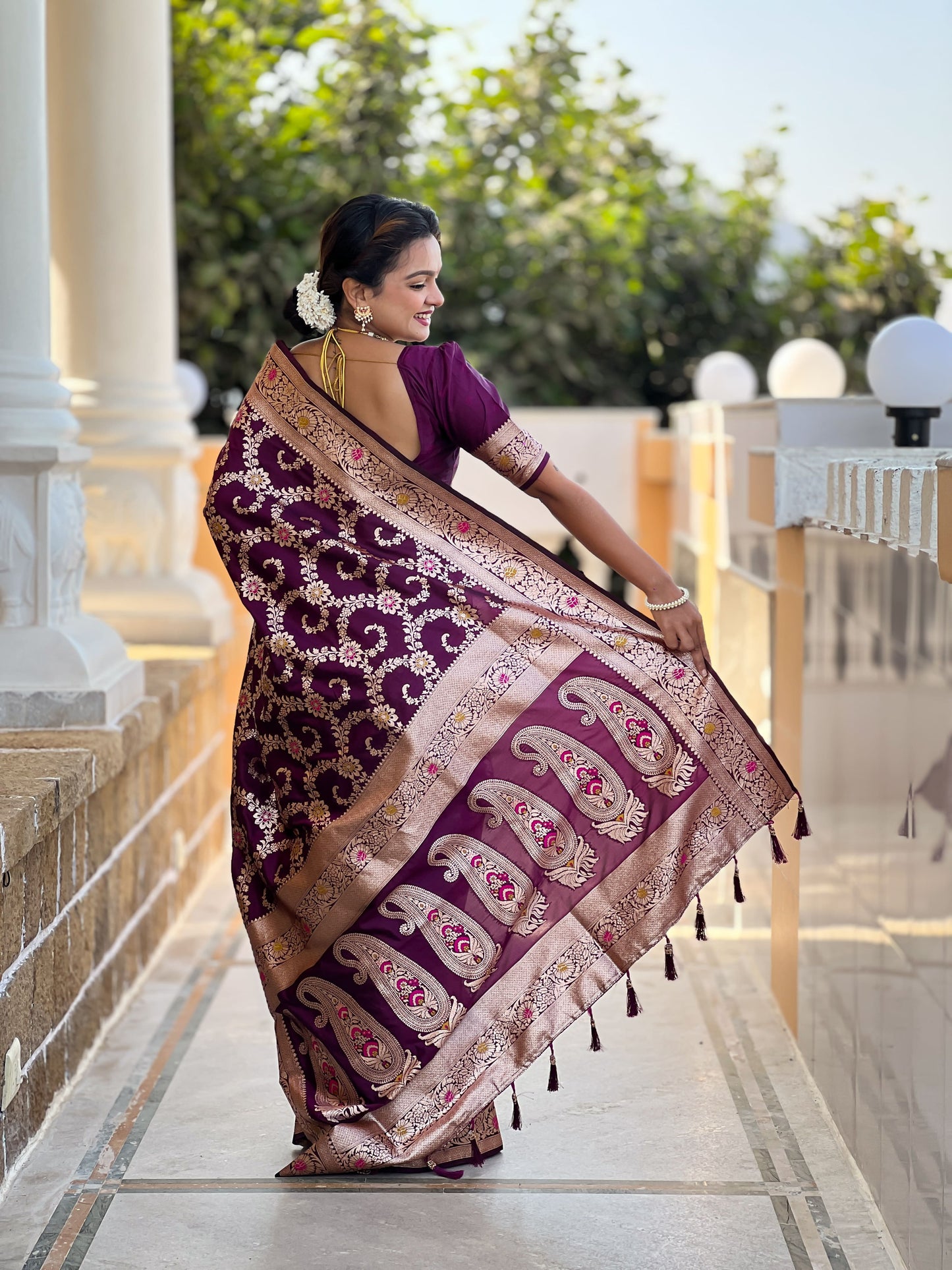 Wine Graceful Glow Banarasi Silk Saree With Blouse Piece